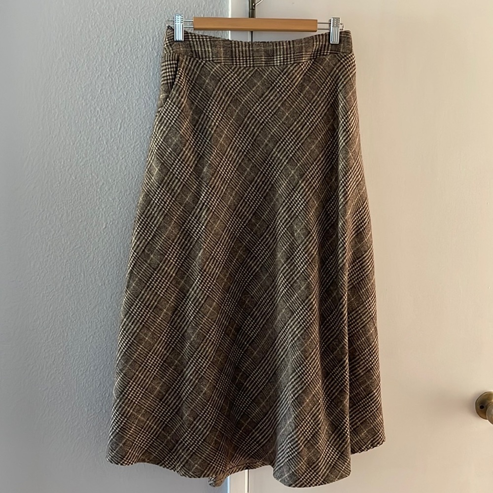 100% cotton checkered long skirt with 2 pockets. Lining 100% polyester